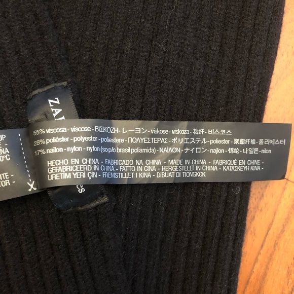 ZARA Black Minimalist Contemporary Winter Knitted Scarf Accessories. - Picture 6 of 9